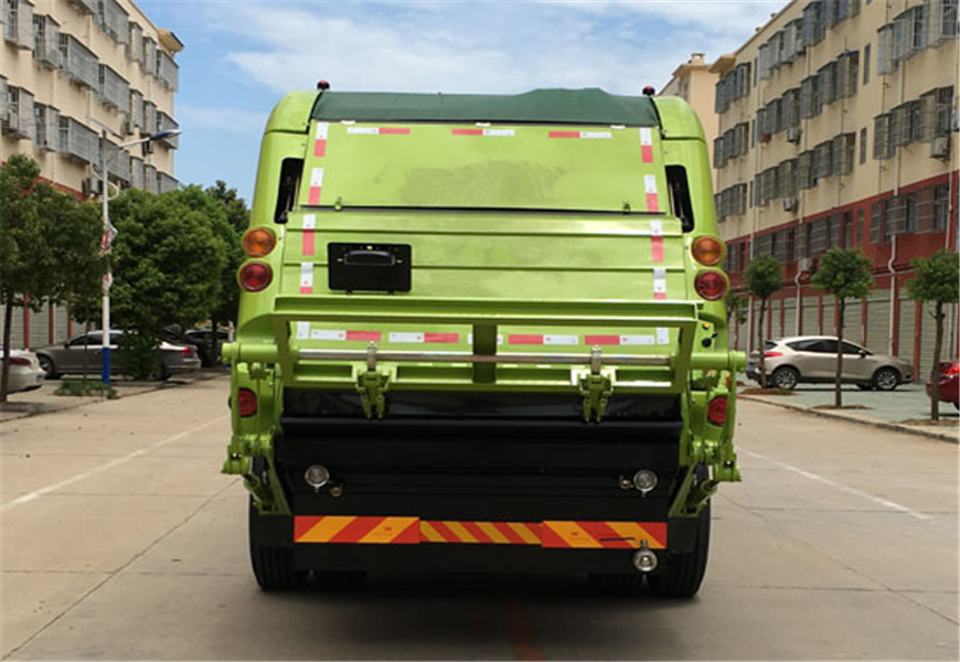 東風(fēng)天錦壓縮垃圾車(chē)后方位圖