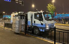 護欄清洗車，城市道路保潔好幫手