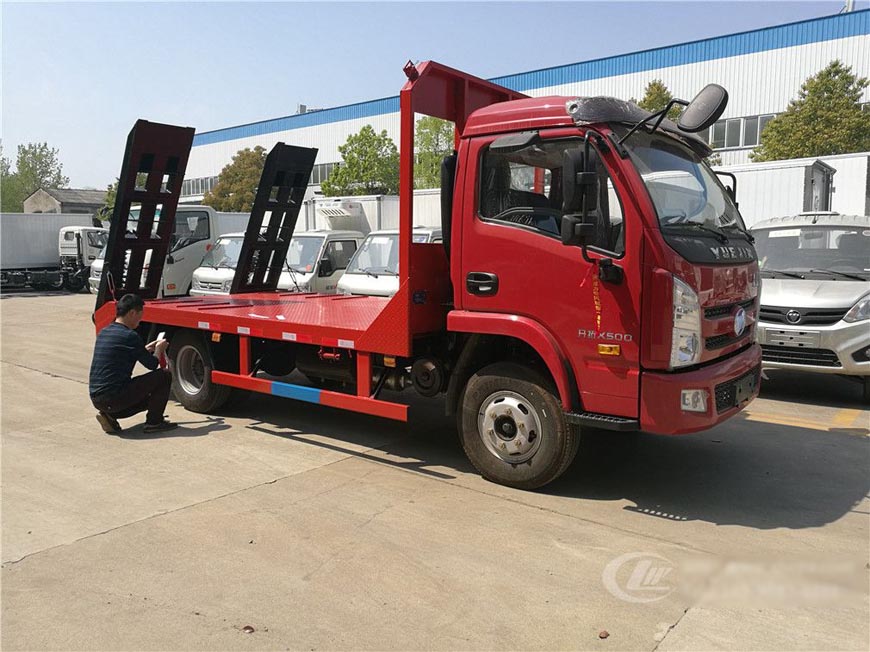 躍進(jìn)藍(lán)牌平板運(yùn)輸車(chē)