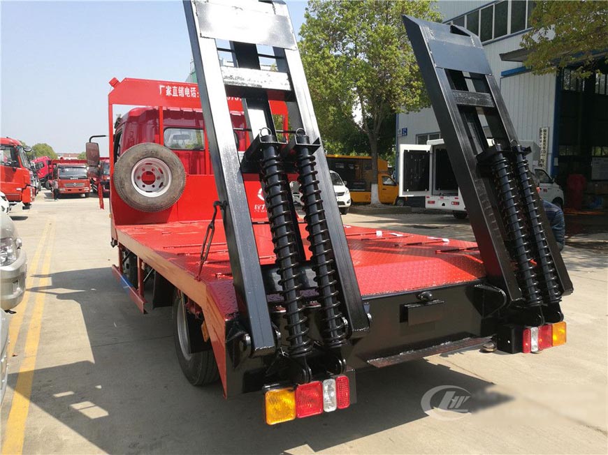 躍進(jìn)藍(lán)牌平板運(yùn)輸車(chē)