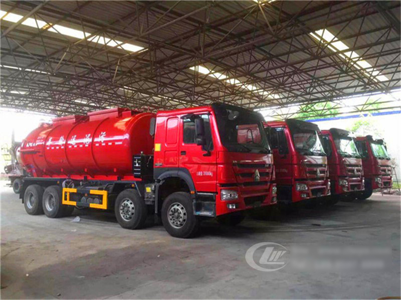 程力汽車集團(tuán)4臺(tái)罐式污泥車成功交付